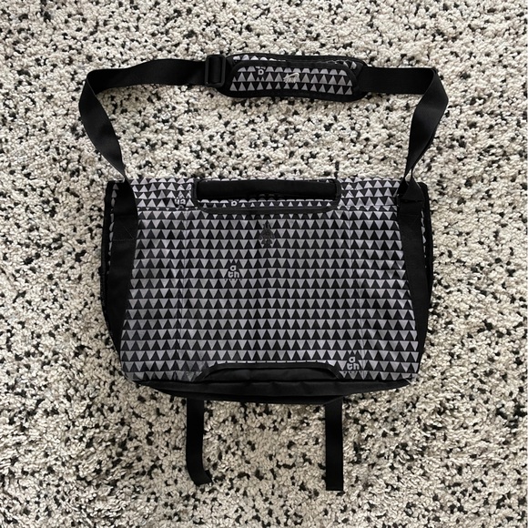 Nike Messenger Bag - Picture 7 of 9